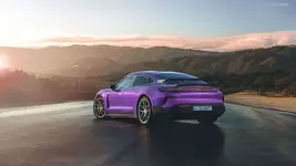 Sky_Purple_Metallic_Taycan_Turbo_GT_A1_04054_044.webp