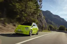 New Abarth 500e_green (14).webp