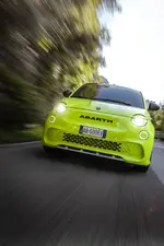 New Abarth 500e_green (17).webp