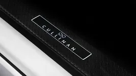 e-black-badge-cullinan-series-ii-treadplate-2666px.webp