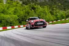 47-mini-john-cooper-works-prototype-04-2024-2250px.webp