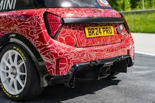 13-mini-john-cooper-works-prototype-04-2024-2250px.webp