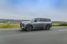 2025 INFINITI QX80 Dynamic Image 7.webp
