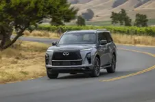 2025 INFINITI QX80 Dynamic Image 12.webp