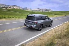 2025 INFINITI QX80 Dynamic Image 17.webp