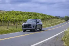 2025 INFINITI QX80 Dynamic Image 21.webp