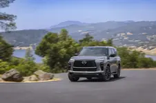 2025 INFINITI QX80 Dynamic Image 24.webp