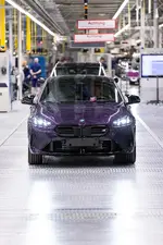 lic-with-a-contrast-roof-at-bmw-group-plant-1000px.webp