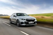 P90543557-bmw-550e-2250px.webp