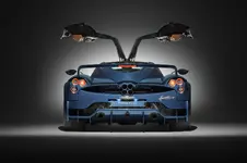 Pagani-Huayra-Epitome_4-1_Posteriore_Portiere-aperte-B.webp
