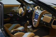 Pagani-Huayra-Epitome_11_Interni_Lato-passeggero-B.webp