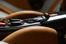 Pagani-Huayra-Epitome_14_Interni_Chiave.webp
