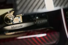 Pagani-Utopia-Roadster-060101-Manuale.webp
