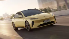 1 NIO ET5 saloon.webp