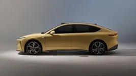 6 NIO ET5 saloon.webp