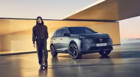 PEUGEOT_E5008_2403_EXT (7).webp