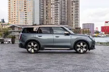 P90528240-mini-countryman-se-all4-10-2023-2250px.webp