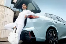 ont-bmw-s-new-living-with-electric-campaign-2207px.webp