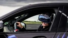 player-bwm-m-mixed-reality-experience-10-24-2669px.webp