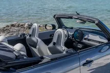 P90567153-mini-cooper-s-convertible-10-2024-2250px.webp