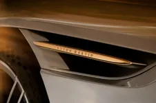 Aston Martin DB12 Goldfinger Edition_06.webp