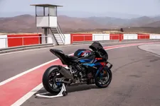 P90572499-the-new-bmw-m-1000-rr-10-2024-2248px.webp