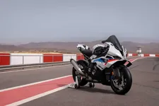 -bmw-presents-the-new-bmw-s-1000-rr-10-2024-2248px.webp