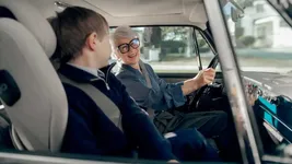 P90582601-bmw-festive-campaign-das-geschenk-2666px.webp