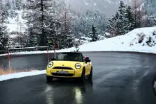 2712-mini-cooper-cabrio-s-in-winter-12-2024-2250px.webp