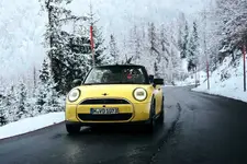 2715-mini-cooper-cabrio-s-in-winter-12-2024-2250px.webp