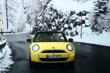 2716-mini-cooper-cabrio-s-in-winter-12-2024-2250px.webp