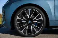 -xdrive60-arctic-race-blue-metallic-01-2025-2249px.webp