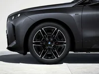 70-xdrive-frozen-deep-grey-metallic-01-2025-1999px.webp