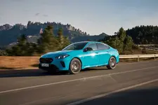 w-m235-xdrive-gran-coupe-miami-blue-02-2025-2250px.webp