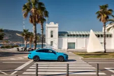 w-m235-xdrive-gran-coupe-miami-blue-02-2025-2250px.webp