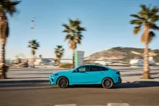 w-m235-xdrive-gran-coupe-miami-blue-02-2025-2250px.webp