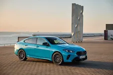 w-m235-xdrive-gran-coupe-miami-blue-02-2025-2250px.webp