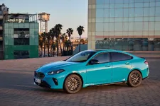 w-m235-xdrive-gran-coupe-miami-blue-02-2025-2250px.webp