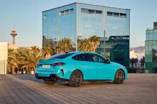 w-m235-xdrive-gran-coupe-miami-blue-02-2025-2250px.webp