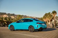w-m235-xdrive-gran-coupe-miami-blue-02-2025-2250px.webp