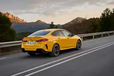m235-xdrive-gran-coupe-speed-yellow-02-2025-2250px.webp