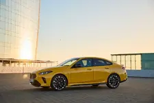 m235-xdrive-gran-coupe-speed-yellow-02-2025-2250px.webp