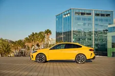 m235-xdrive-gran-coupe-speed-yellow-02-2025-2250px.webp