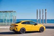 m235-xdrive-gran-coupe-speed-yellow-02-2025-2250px.webp