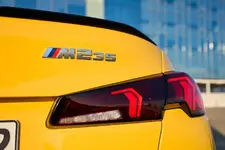 m235-xdrive-gran-coupe-speed-yellow-02-2025-2250px.webp
