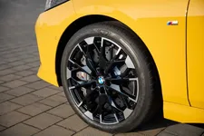 m235-xdrive-gran-coupe-speed-yellow-02-2025-2250px.webp
