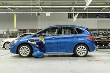 uction-of-bmw-225xe-assembly-finish-11-2015-2250px.webp