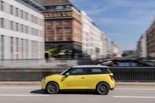 P90537191-mini-cooper-e-02-2024-2250px.webp