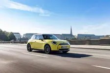 P90537188-mini-cooper-e-02-2024-2250px.webp