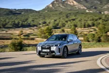 -xdrive60-frozen-pure-grey-metallic-03-2025-2250px.webp